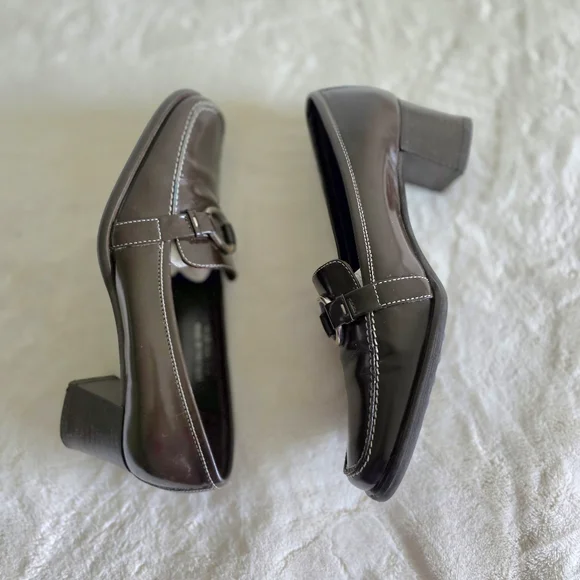 S.  O.  L   D.   Brown Coach Block Heel Loafers size 5.5 - Picture 4 of 9